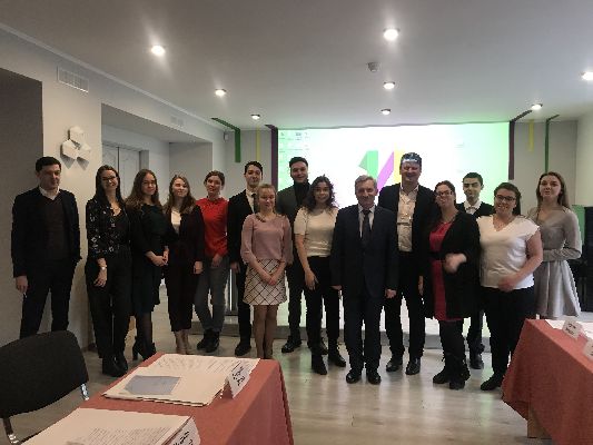 Встреча председателя комитета общего и профессионального образования Сергея Валентиновича Тарасова и руководителя Центра "Интеллект" Рочева Дениса Игоревича со своими наставляемыми в рамках проекта "Наставник47". Встреча председателя комитета общего и профессионального образования Сергея Валентиновича Тарасова и руководителя Центра "Интеллект" Рочева Дениса Игоревича со своими наставляемыми в рамках проекта "Наставник47".