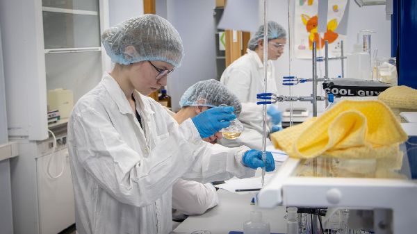 Отборочные соревнования за право участия в региональном этапе Чемпионата «Профессионалы» в компетенции "Лабораторный химический анализ. Юниоры" Отборочные соревнования за право участия в региональном этапе Чемпионата «Профессионалы» в компетенции "Лабораторный химический анализ. Юниоры"