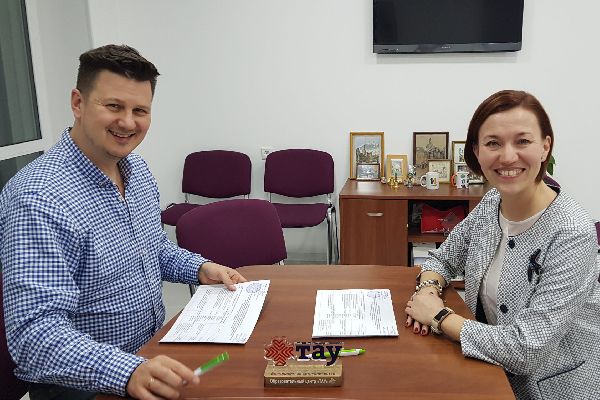 ПОДПИСАНА ДОРОЖНАЯ КАРТА ПО РЕАЛИЗАЦИИ СОТРУДНИЧЕСТВА С РЕГИОНАЛЬНЫМ ЦЕНТРОМ «ТАУ» (УДМУРТИЯ) ПОДПИСАНА ДОРОЖНАЯ КАРТА ПО РЕАЛИЗАЦИИ СОТРУДНИЧЕСТВА С РЕГИОНАЛЬНЫМ ЦЕНТРОМ «ТАУ» (УДМУРТИЯ)