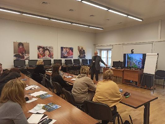 О курсах повышения квалификации для учителей Ленинградской области по теме: «Структура, содержание и методика преподавания курсов программы «Мир музея» «Учись смотреть и видеть» О курсах повышения квалификации для учителей Ленинградской области по теме: «Структура, содержание и методика преподавания курсов программы «Мир музея» «Учись смотреть и видеть»